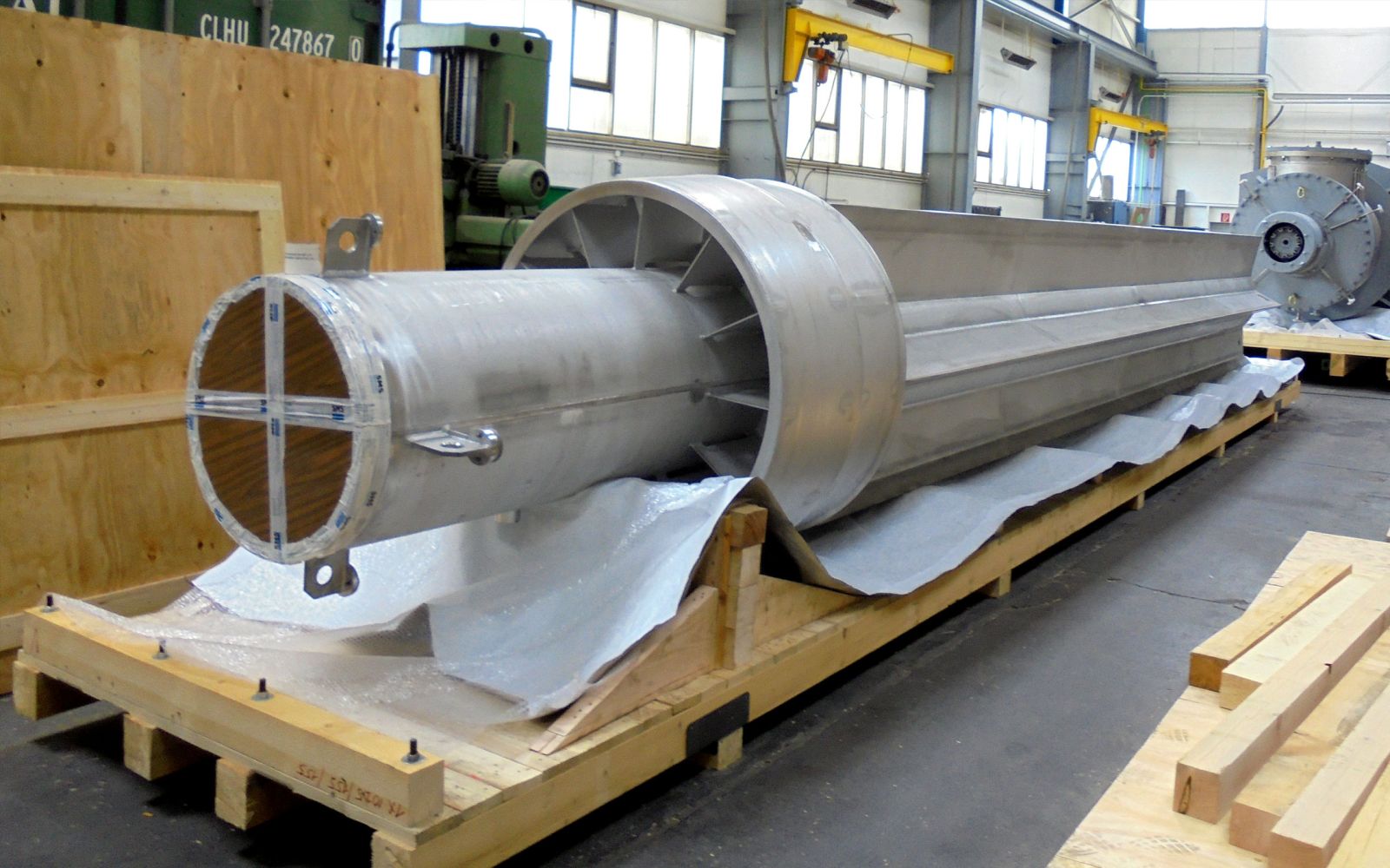 Metallteil auf Transportboden